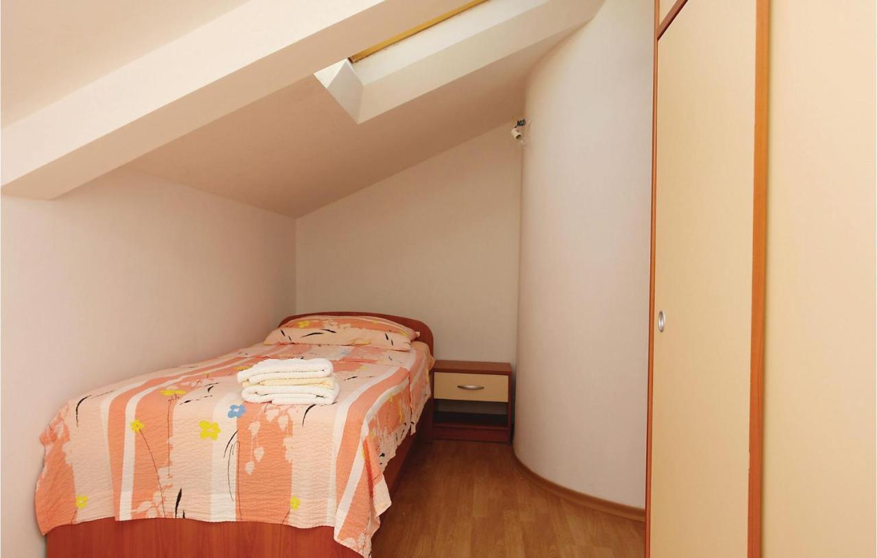 Cozy Apartment In Makarska With Kitchen Экстерьер фото